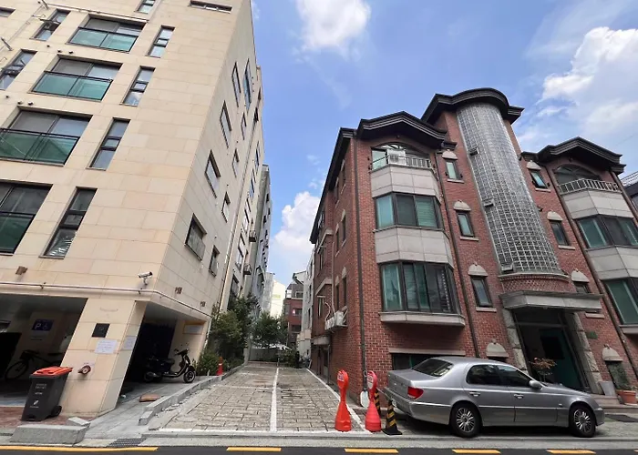 Stayraon, White & Cozy Space Near Yeoksam Station