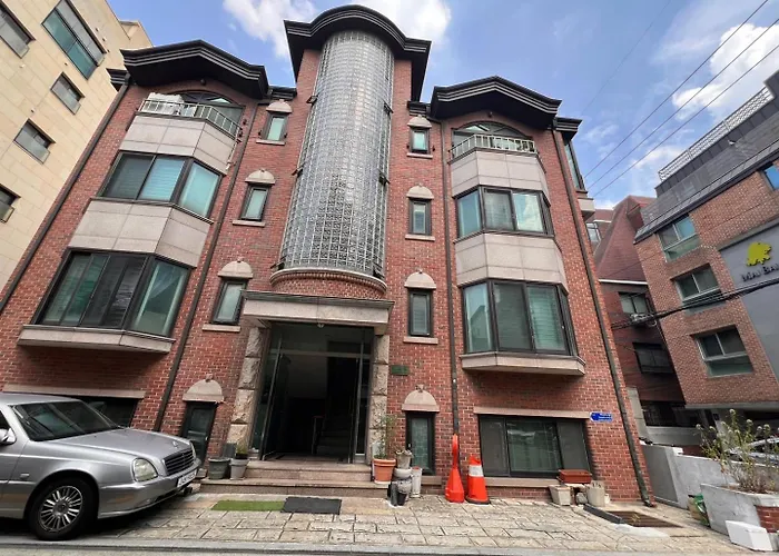 Stayraon, White & Cozy Space Near Yeoksam Station Villa Seul