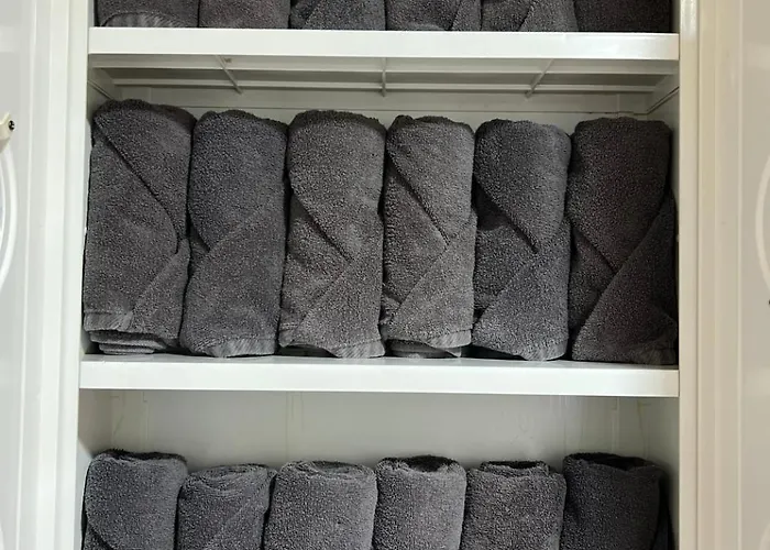 Stayraon, White & Cozy Space Near Yeoksam Station Seul