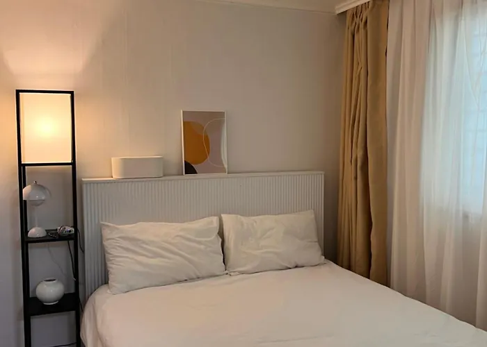 Stayraon, White & Cozy Space Near Yeoksam Station *