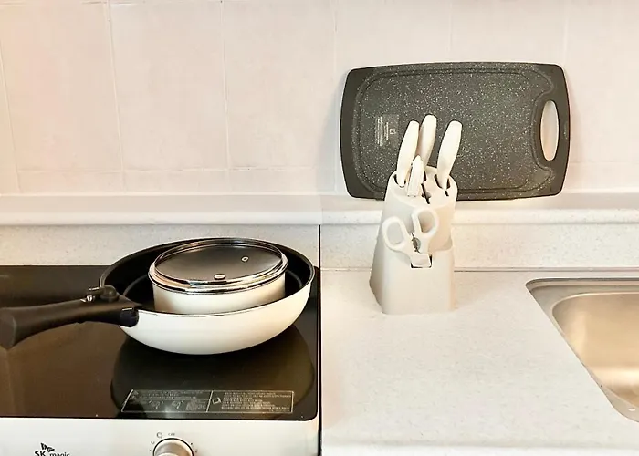 Stayraon, White & Cozy Space Near Yeoksam Station * Seul