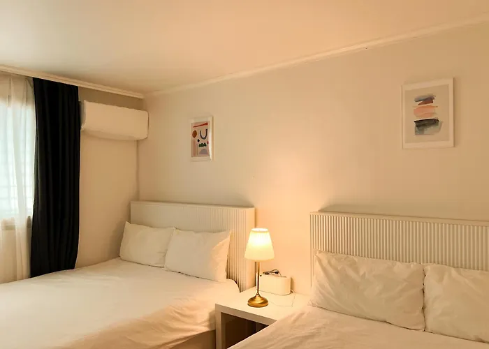 Stayraon, White & Cozy Space Near Yeoksam Station *
