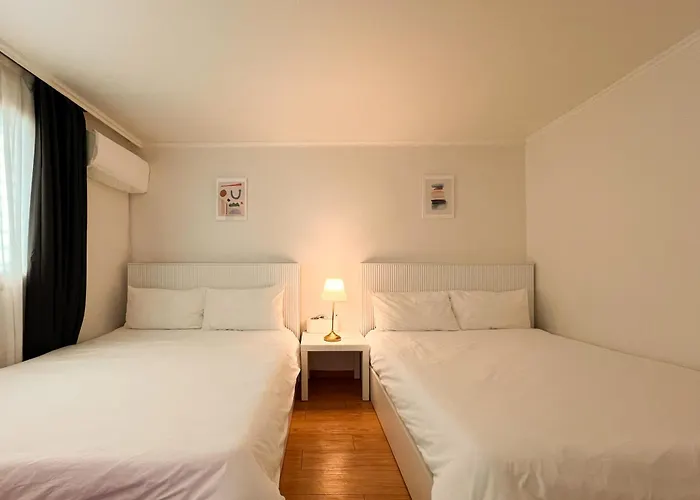 Stayraon, White & Cozy Space Near Yeoksam Station Villa *