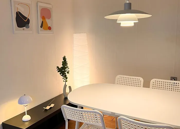 Stayraon, White & Cozy Space Near Yeoksam Station Villa